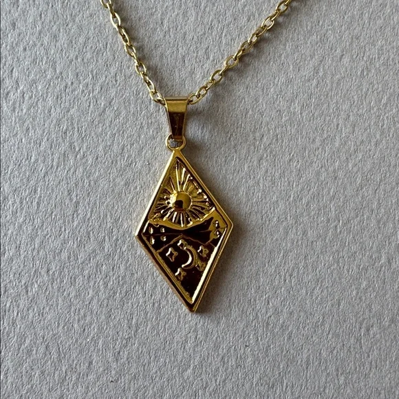 Gold moon star Pendant Necklace M675 - Picture 3 of 4